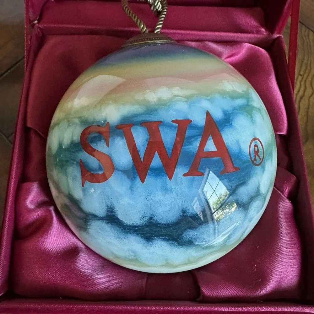 Ne'Qwa Hand-Painted Southwest Airlines Art Christmas Ornament 4.5 Inch Box Rare